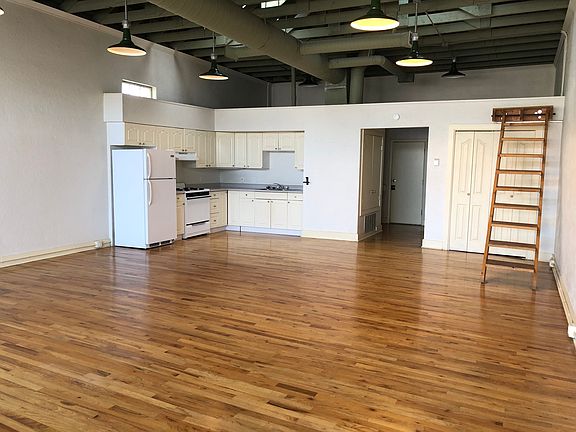 4th image of 411 Coal Ave SE