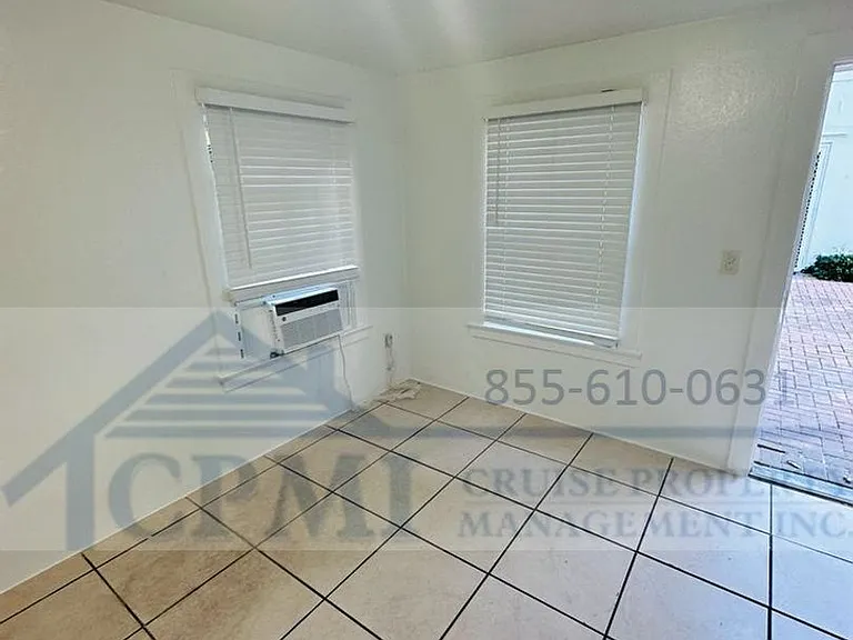 120 N Palmway — Photo 17