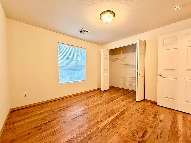 1547-1549 SW Rimrock Dr — Photo 7