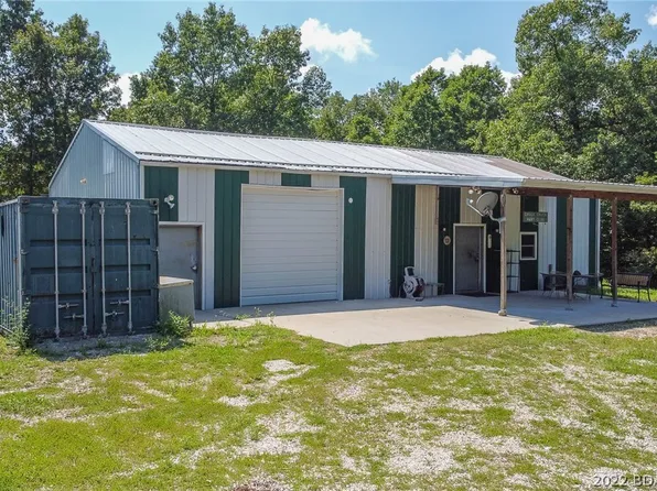 492 Warbonnet Rd, Roach, MO 65787