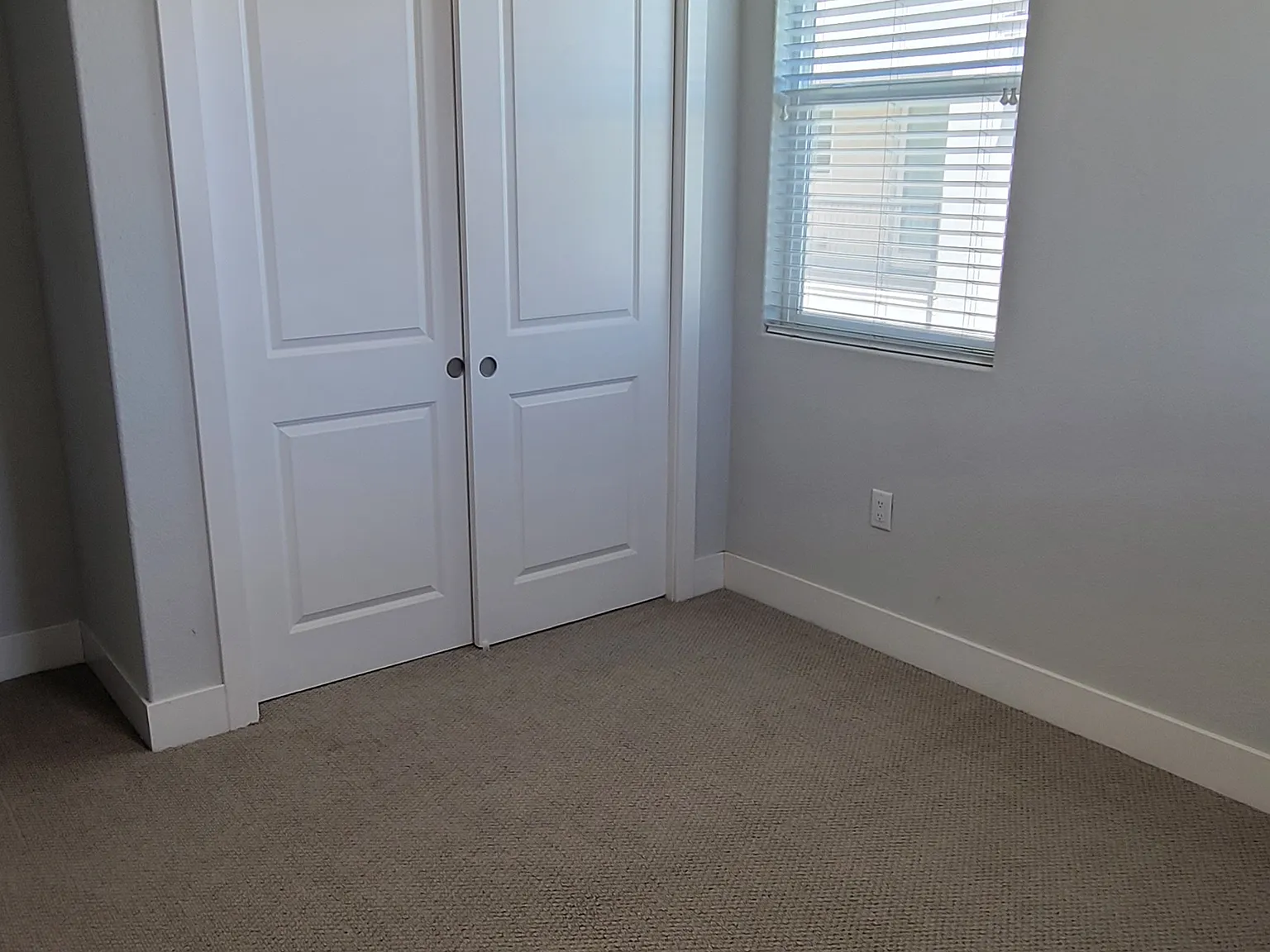 4 bed, 3.5 bath, 2016 sqft, $3,800 — Photo 2