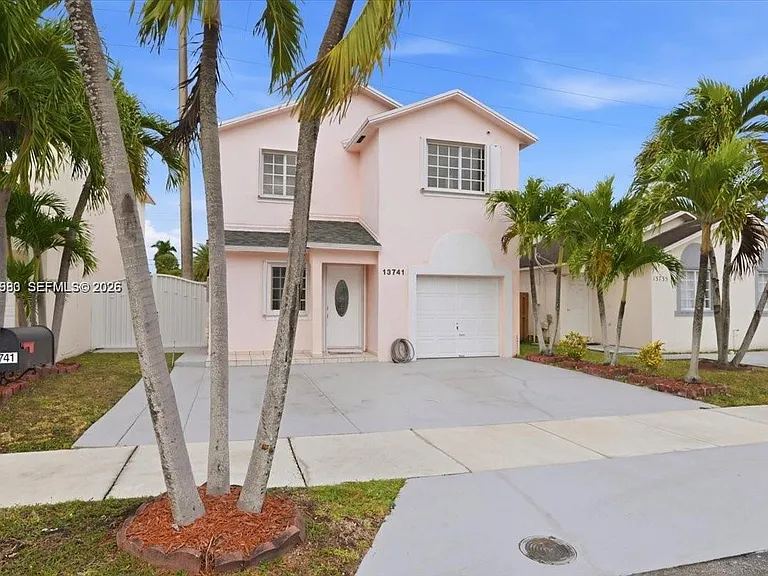 13741 SW 160th Ter — Photo 2