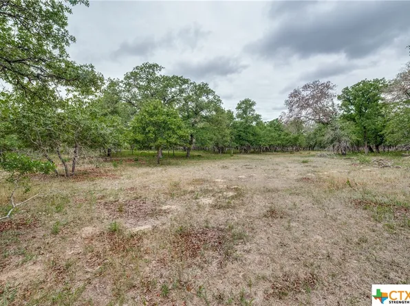 120 Longhorn Rd, Stockdale, TX 78160