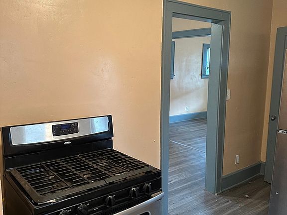 4th image of 483 Stanton Ave
