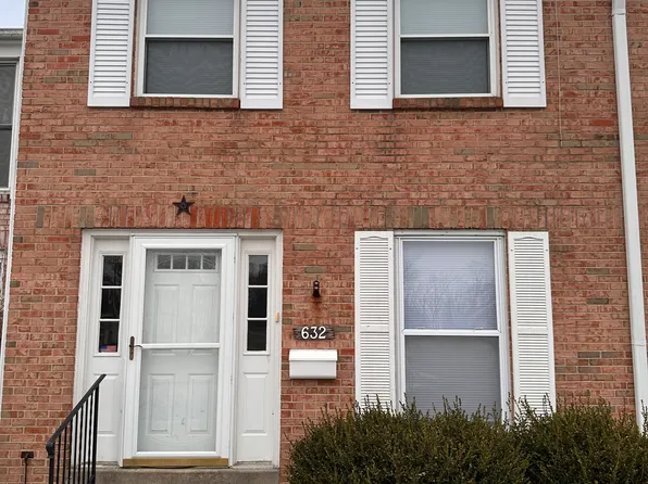 632 Ramblewood Ct, Brookville, OH 45309