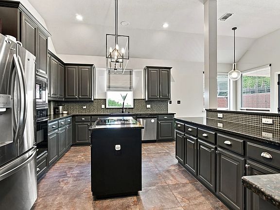 5th image of 512 Coventry Dr