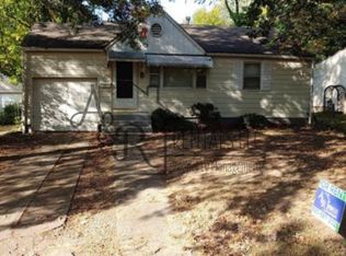 462 Fieldcrest Dr, Pittsburg, KS 66762