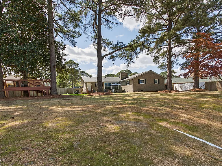 403 Holloway Dr — Photo 44