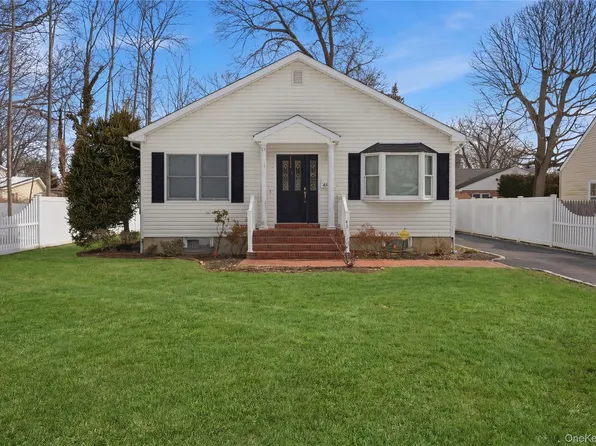 43 Ridgeway Boulevard, Bay Shore, NY 11706