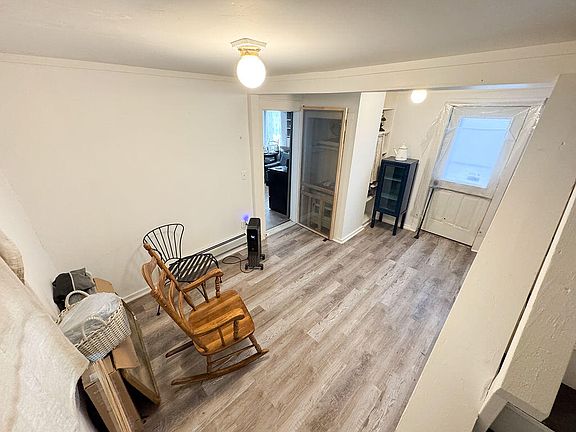 5th image of 123 E Main Street