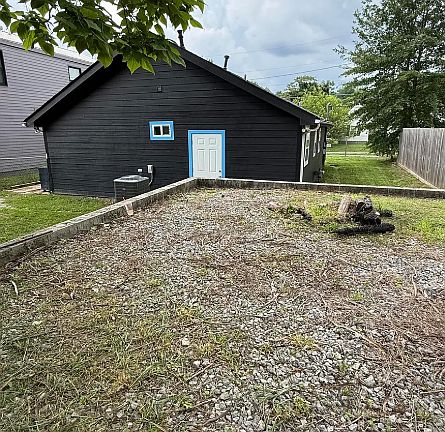 4th image of 302 Douglas Ave