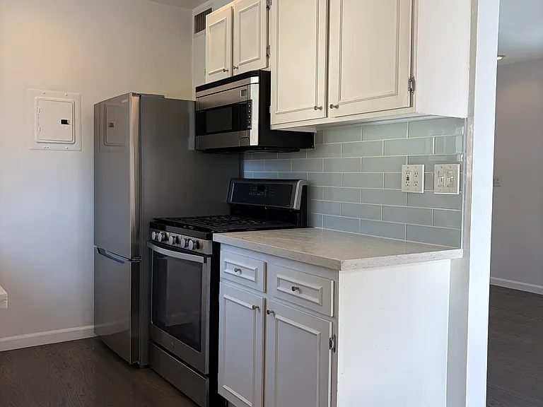1400 N Hayworth Ave #11 — Photo 15