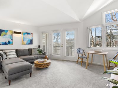3250 Fairfield Ave APT 302, Bridgeport, CT, 06605