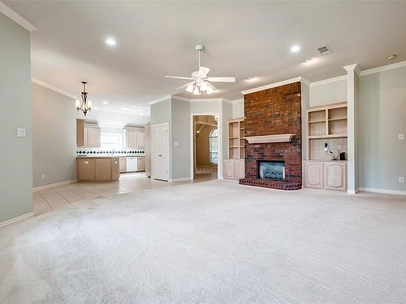 5th image of 3912 Granbury Dr