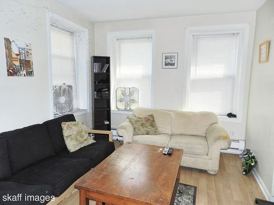 Pan O Living Room
