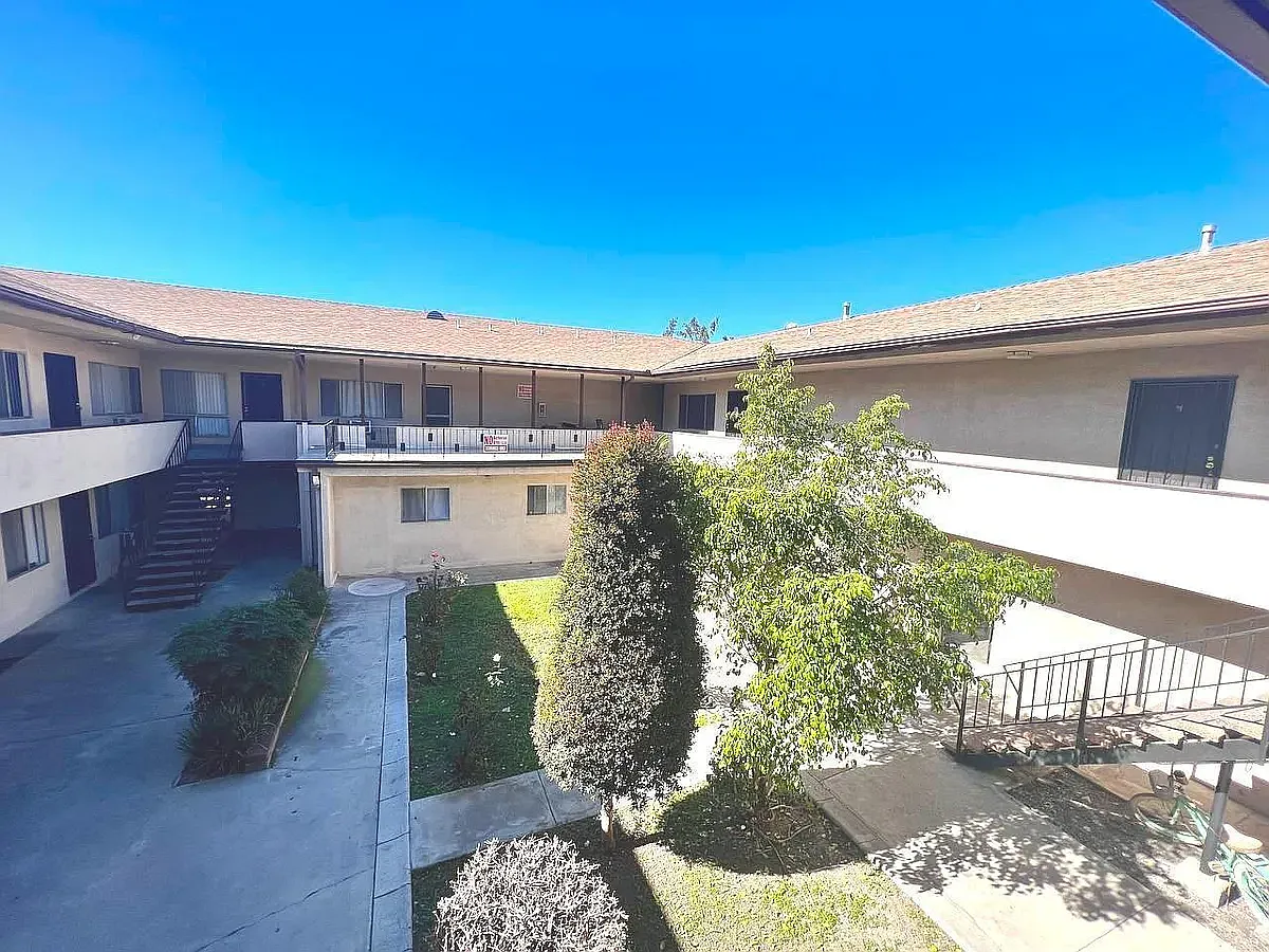 2 bed, $2,100 — Photo 1
