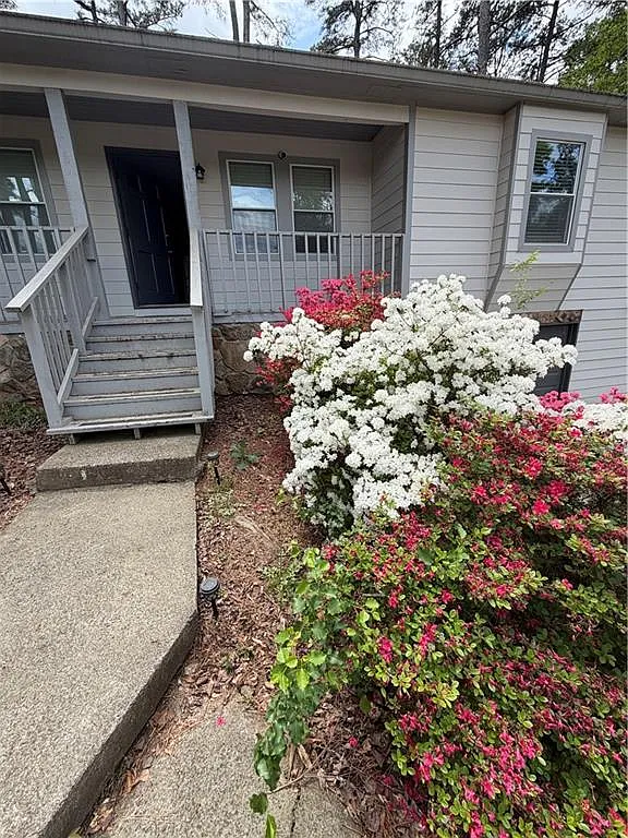 3 bed, 2.0 bath, 1416 sqft, $2,700 — Photo 1