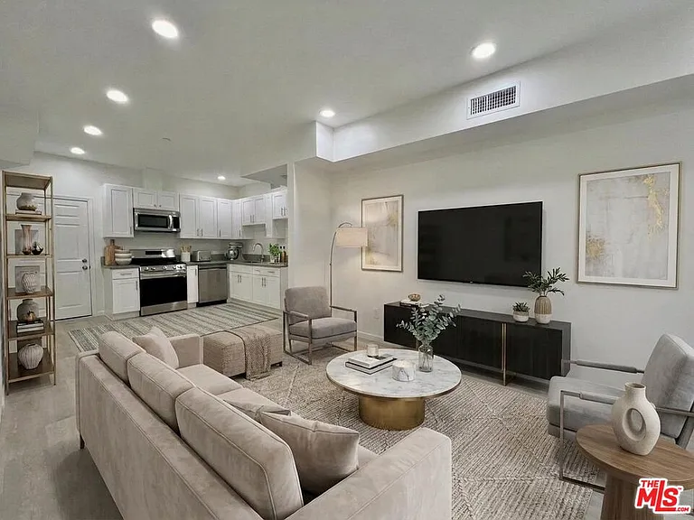 1409 N Hobart Blvd #101 — Photo 1