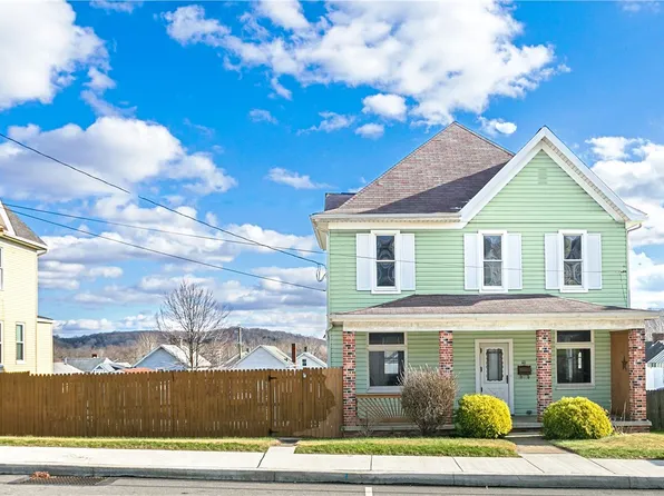 216 S 4th St, Youngwood, PA 15697