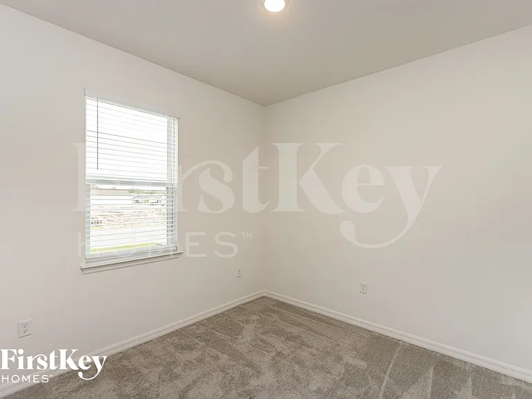 588 Crown Rose Dr — Photo 11