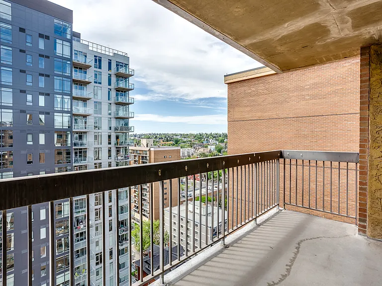 1310 14th Ave SW — Photo 46