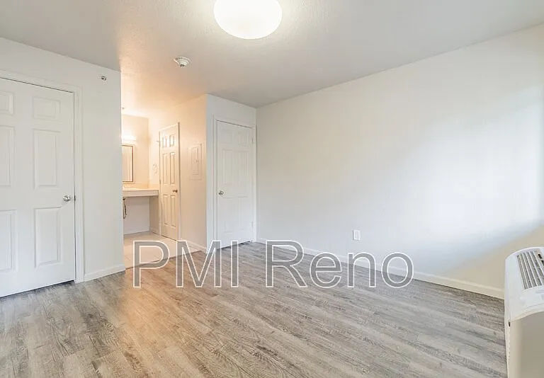 645 S Virginia St #9 — Photo 9