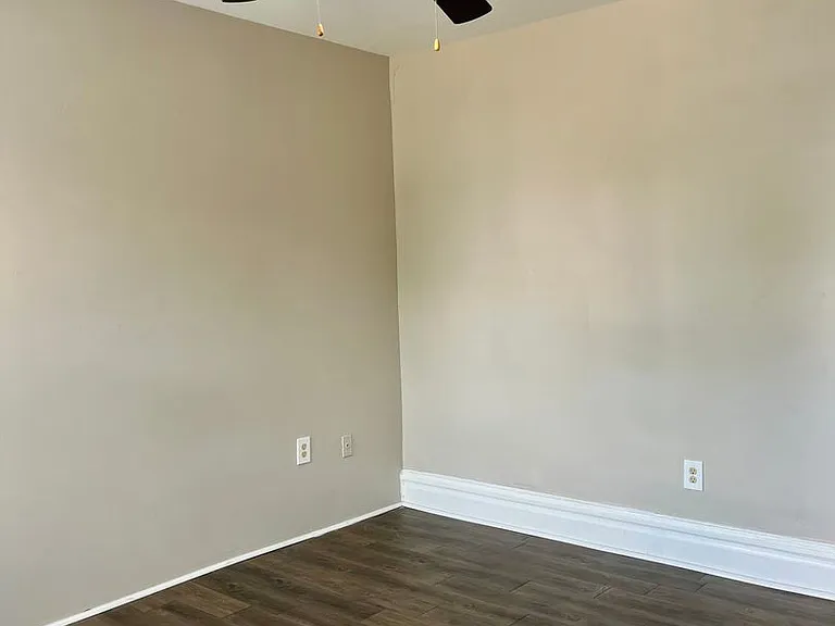 145 Meridan St — Photo 5