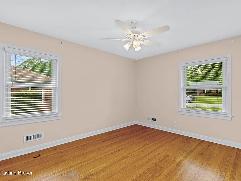 519 Leyton Ave — Photo 25