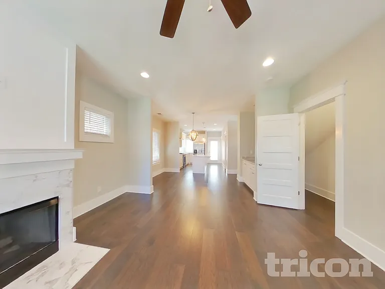 1248 Hillwood Private Cv — Photo 2