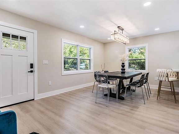 3rd image of 1104 S LOIS AVENUE