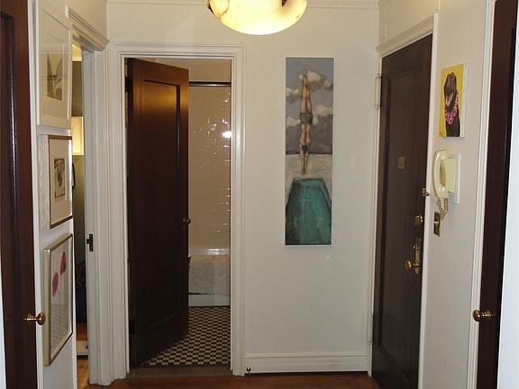 5th image of 333 W 56th St APT 9A