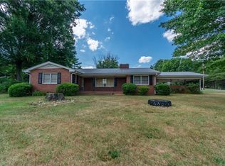 1129 Main St, Walnut Cove, NC 27052