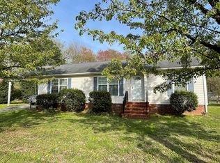 107 Sutton Ave, Reedville, VA 22539