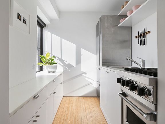 5th image of 330 Wythe Ave APT 3E