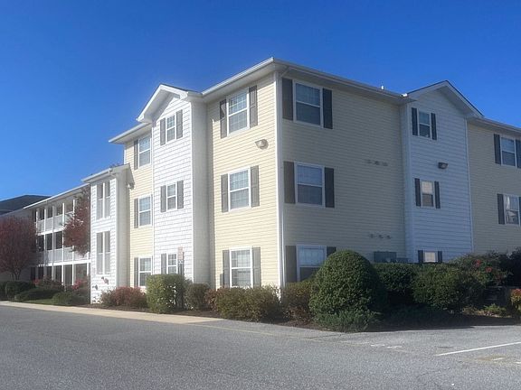2nd image of 1102 Caitlins Way