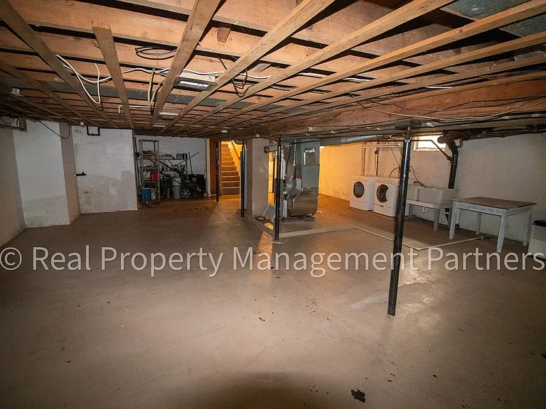 772 Hubbard St NE — Photo 25