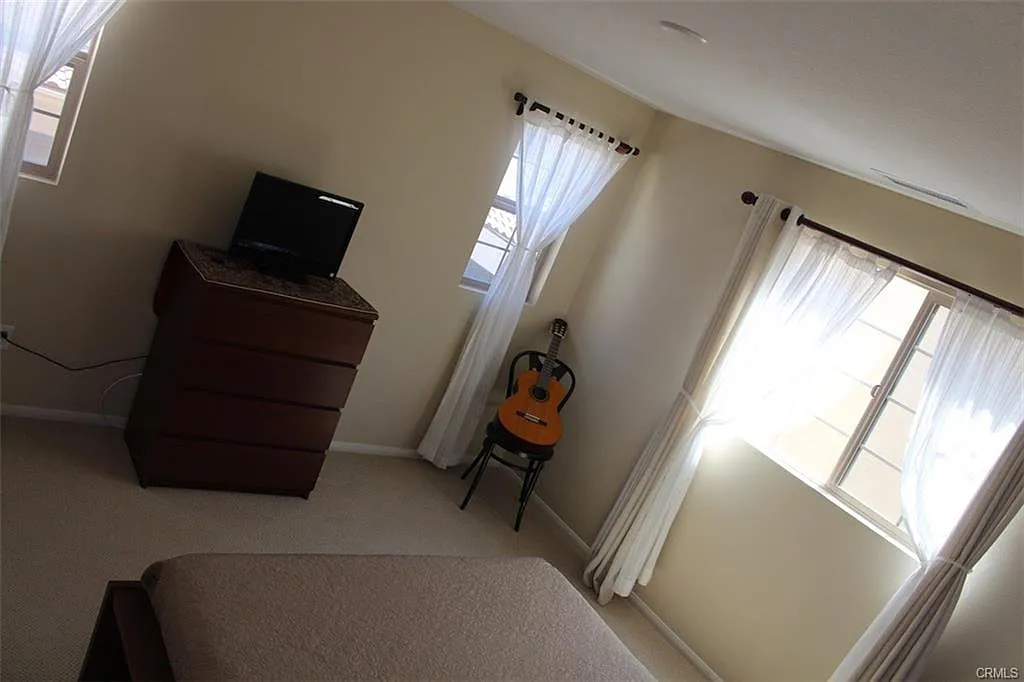 2 bed, 2.5 bath, 1253 sqft, $3,700 — Photo 4