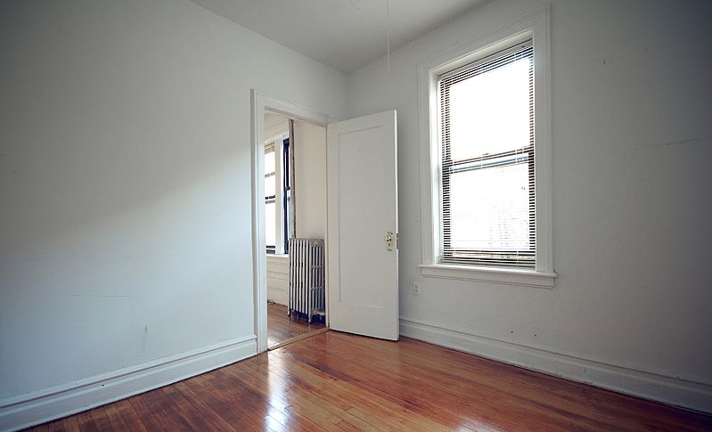 2nd image of 3089 32nd St