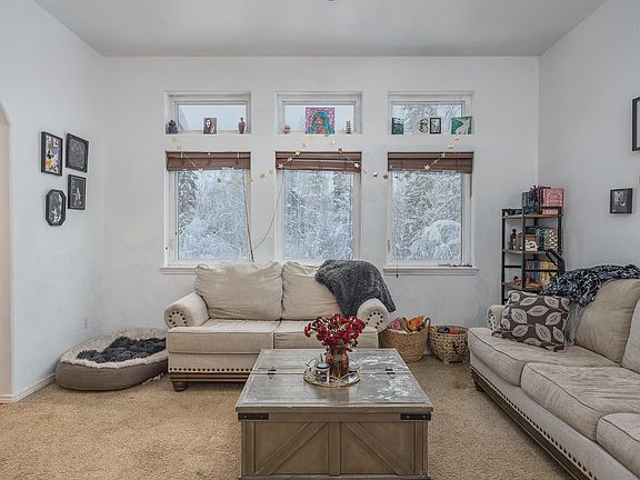 3rd image of 682 Tanglewood Rd