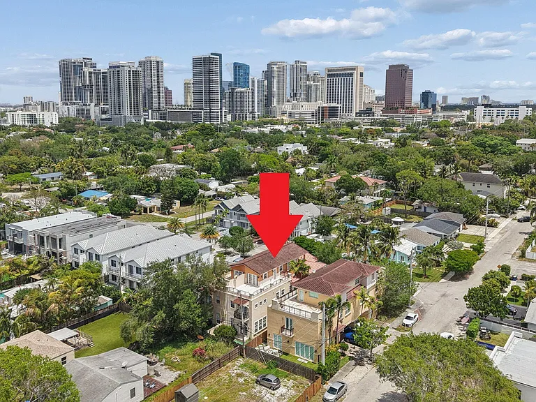 819 SW 7th Ave — Photo 38