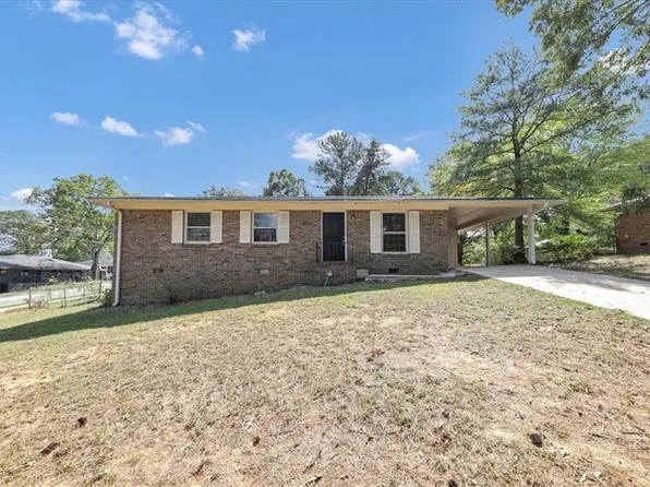 887 Pine Valley Dr, Forest Park, GA 30297