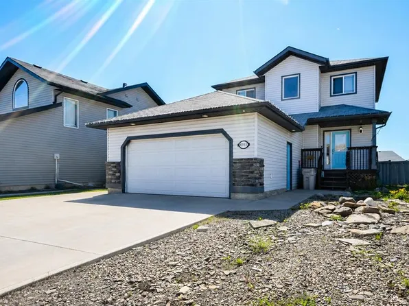8933 W 114th Ave, Grande Prairie, AB T8X 1T9
