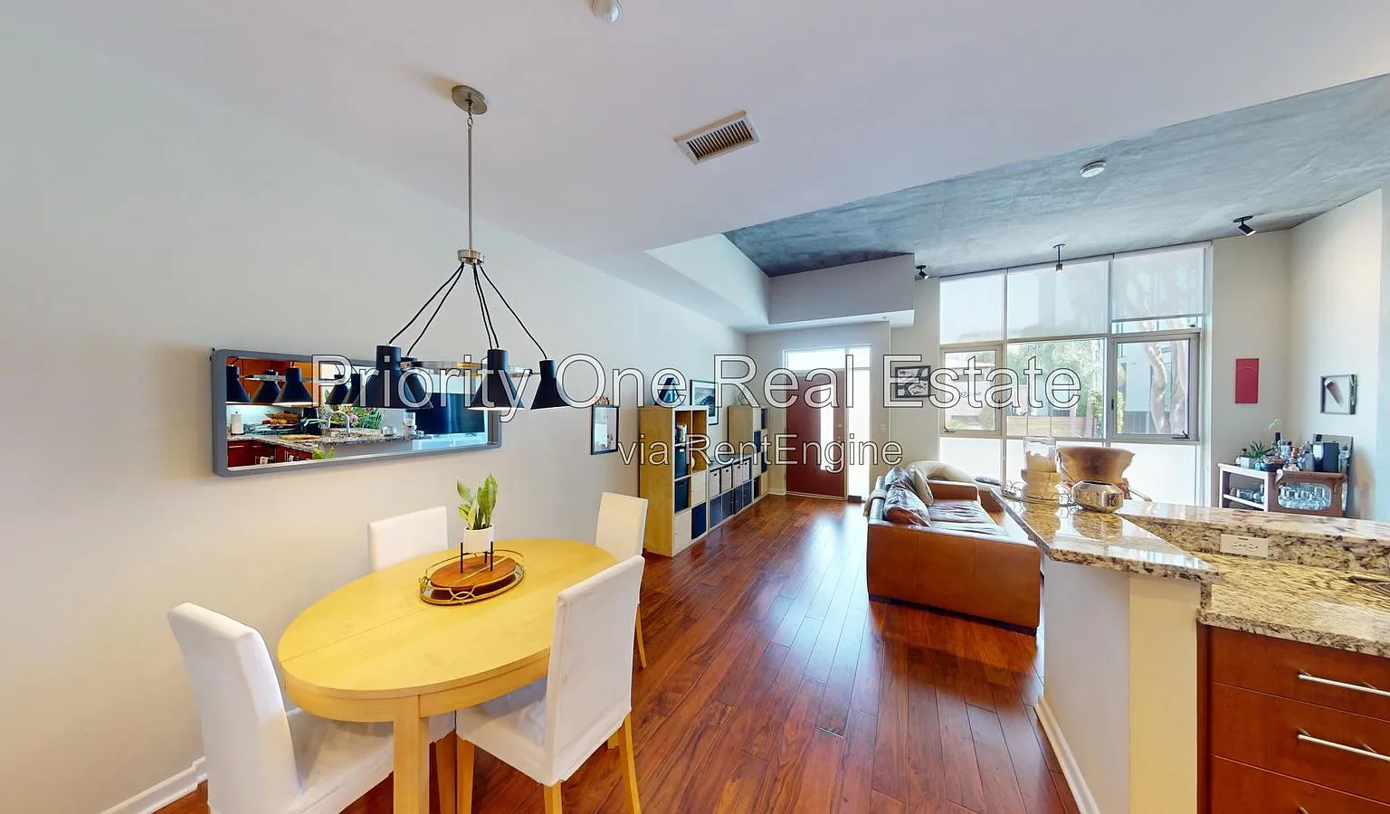 2 bed, 2.5 bath, 1318 sqft, $4,200 — Photo 3