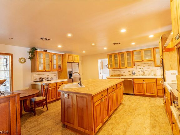 4th image of 4515 E Carol Cir