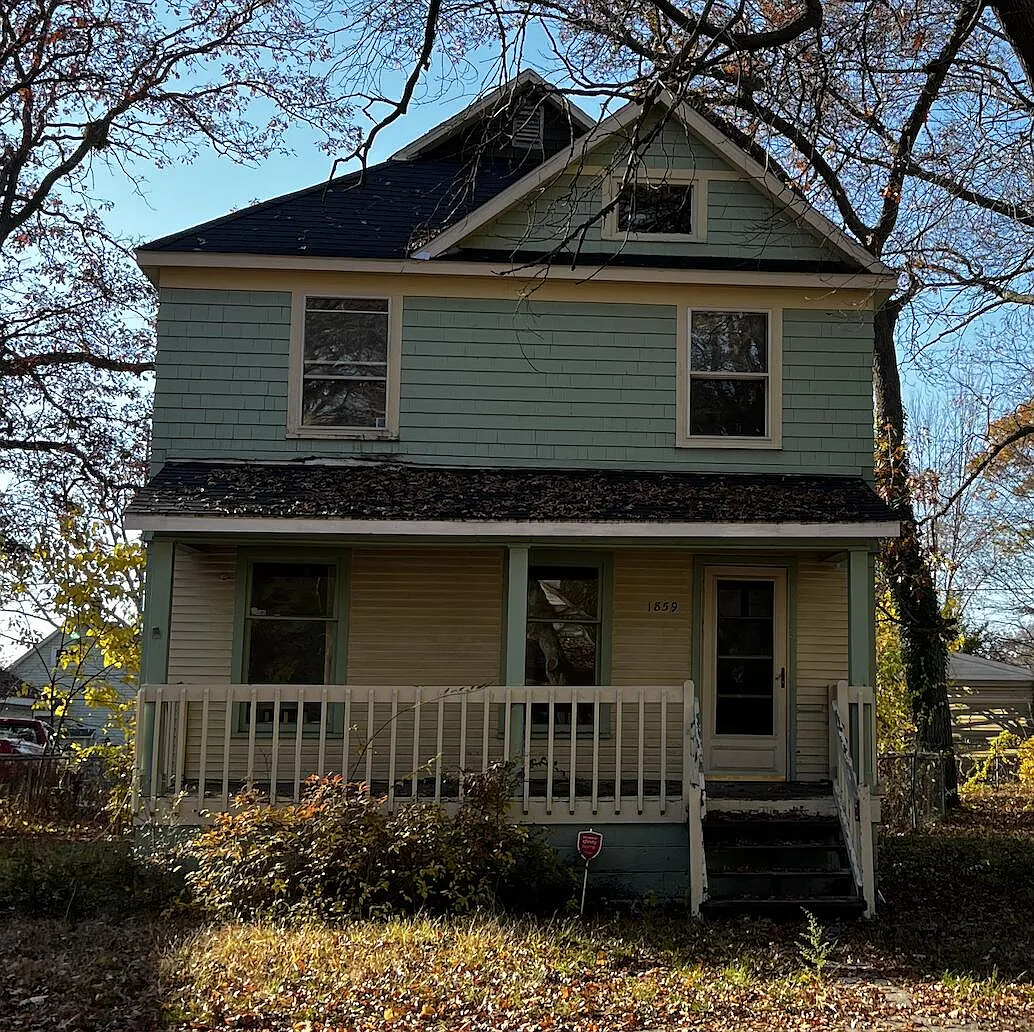 1859 Leahy St photo 1