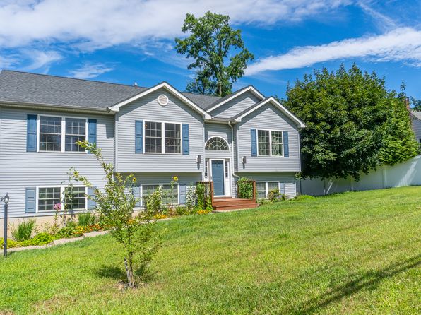 25 Red Schoolhouse Rd