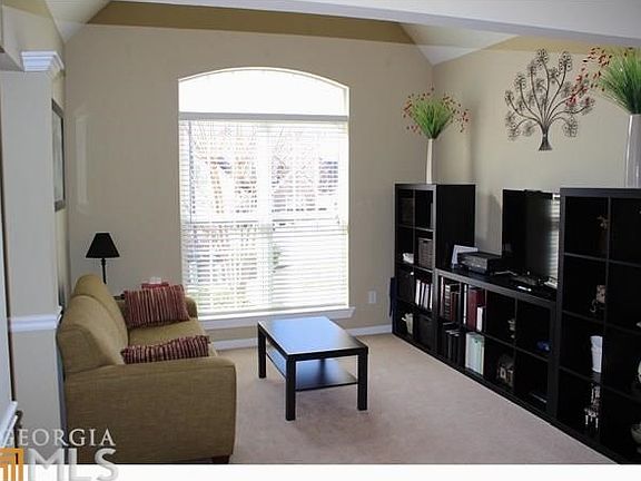 4th image of 502 Hollen Ct