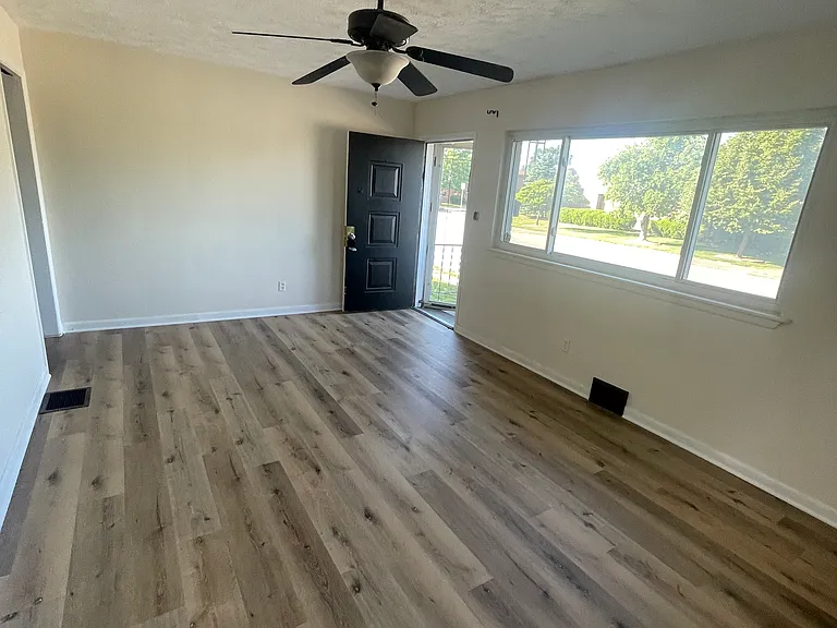301 N Sherwood Ave — Photo 3