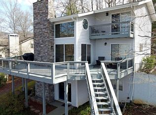 332 Walker Point Rd, Hayesville, NC 28904