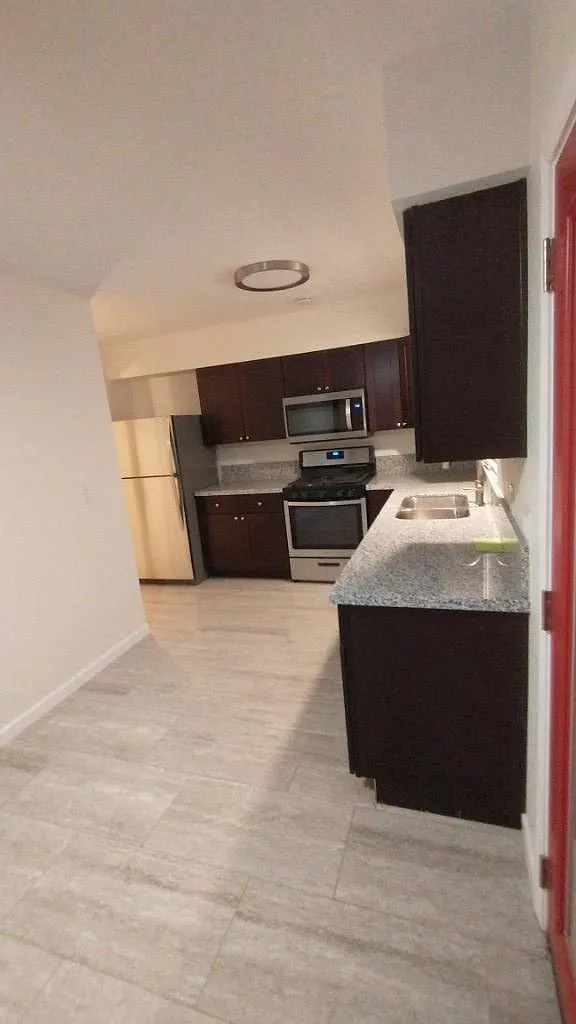 4 bed, 2.0 bath, $1,595 — Photo 2